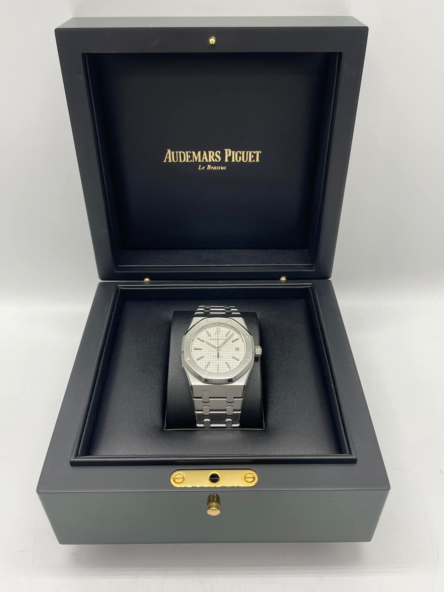 オーデマピゲ Audemars Piguet ロイヤルオーク Royal Oak 15300ST.OO.1220ST.01 中古美品 メンズRef. No15300ST.OO.1220ST.01